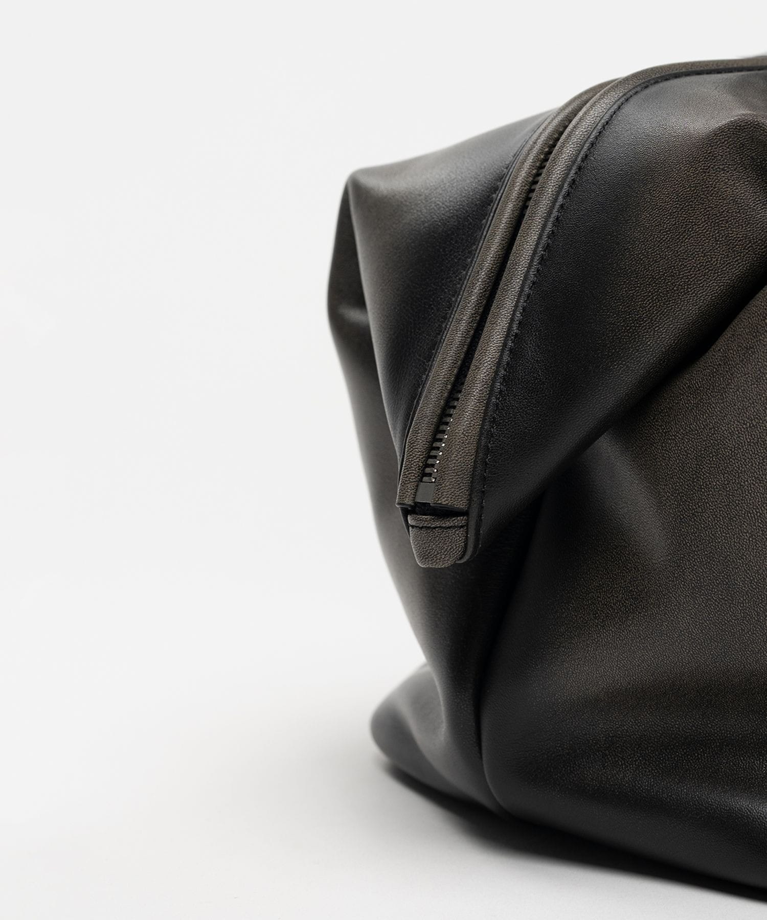 A17BG714 BAG Maison MIHARA YASUHIRO