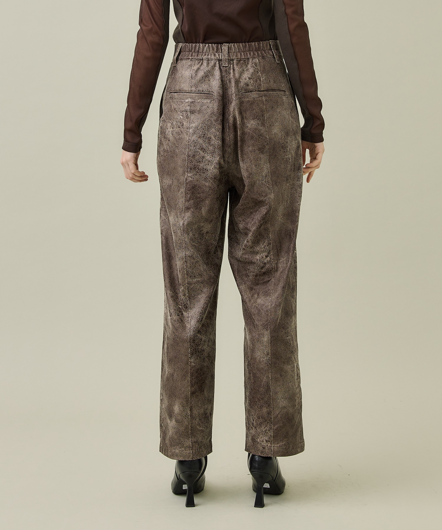 CRUSHED LEATHER RELAX PANTS｜STUDIOUS