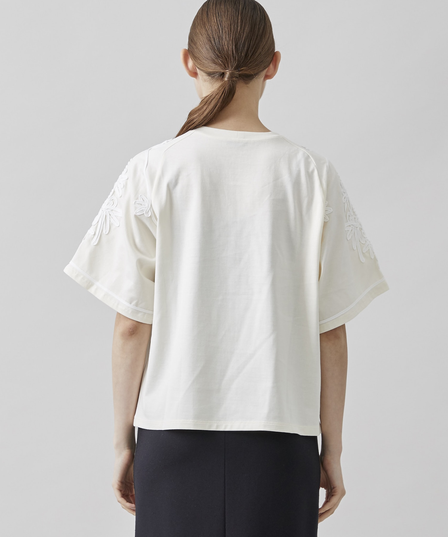 別注〉コードエンブロイダリーTEE(2 IVORY): LOKITHO: WOMENS