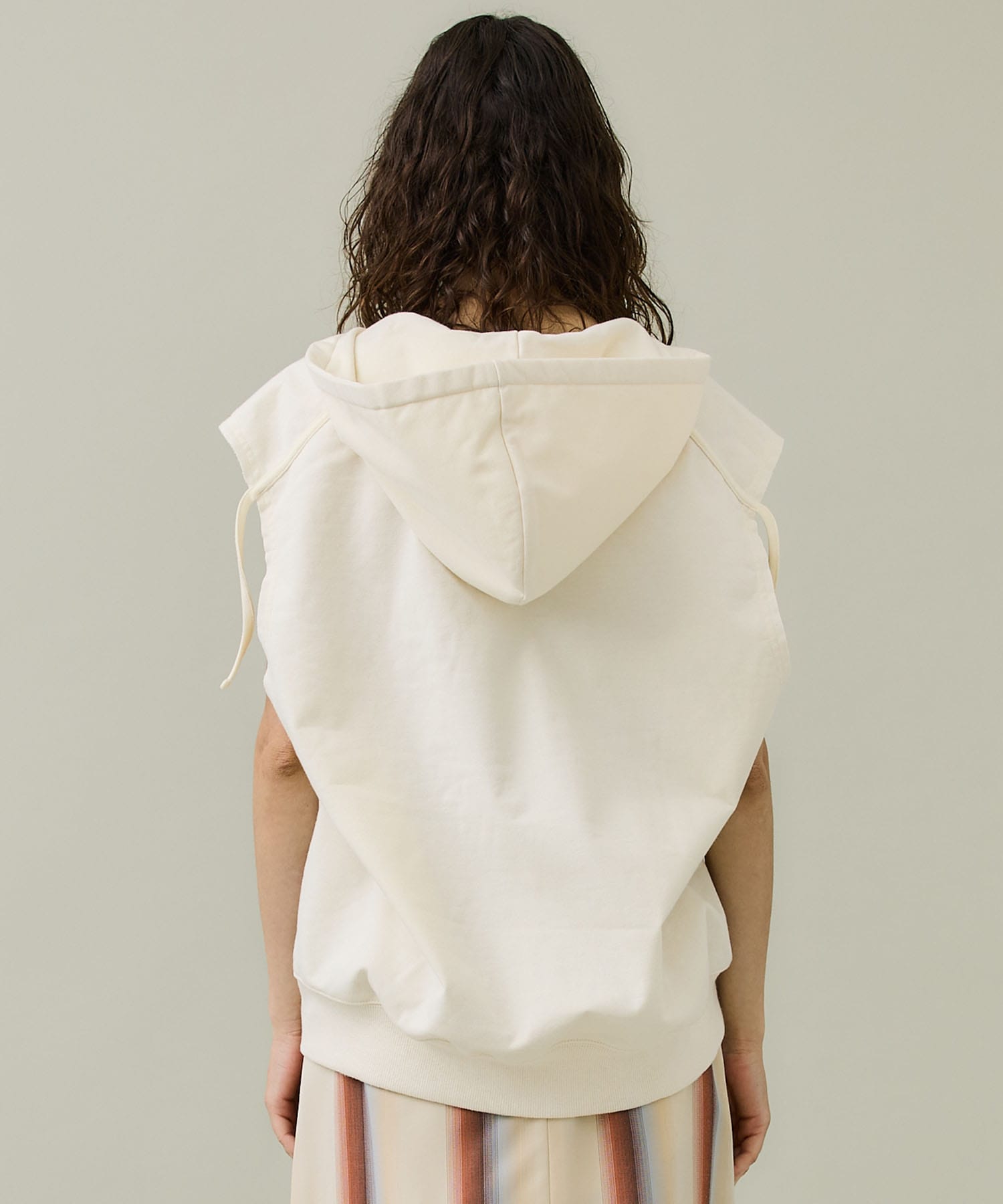 PAPER URAKE SLEEVELESS HOODIE｜STUDIOUS