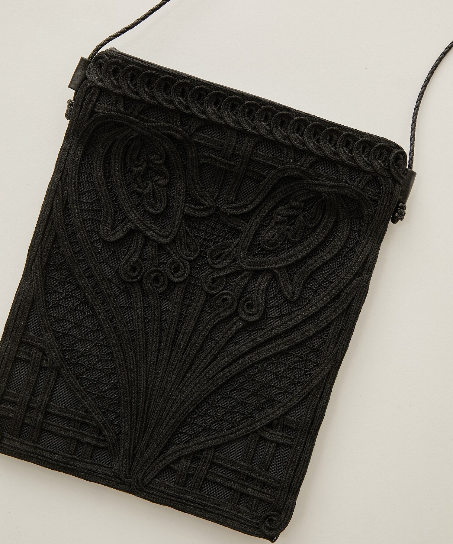 Cording Embroidery Pouch With Leather Strap(FREE BLACK): Mame 