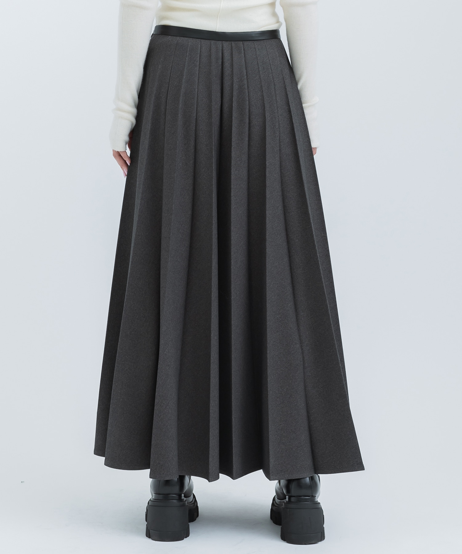 Wide Pleats Skirt 