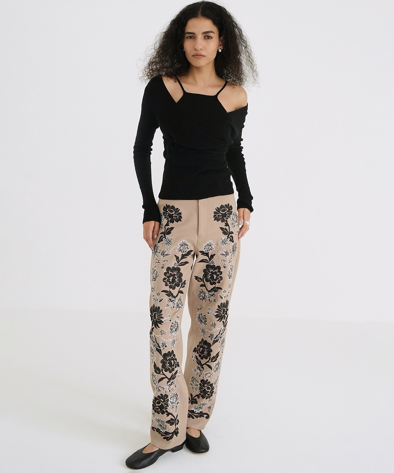 FLOWER EMBROIDERY PANTS CLANE