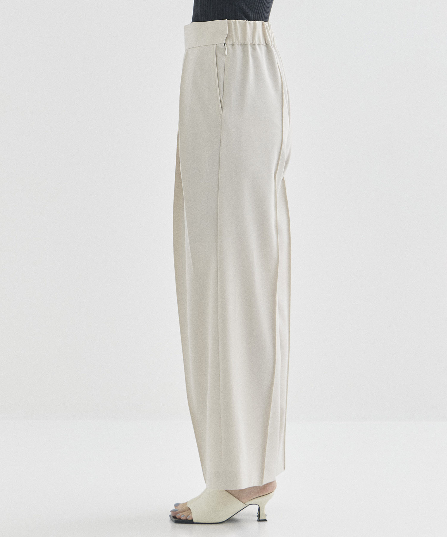 Strecth Twill Tucked Trousers STUDIOUS