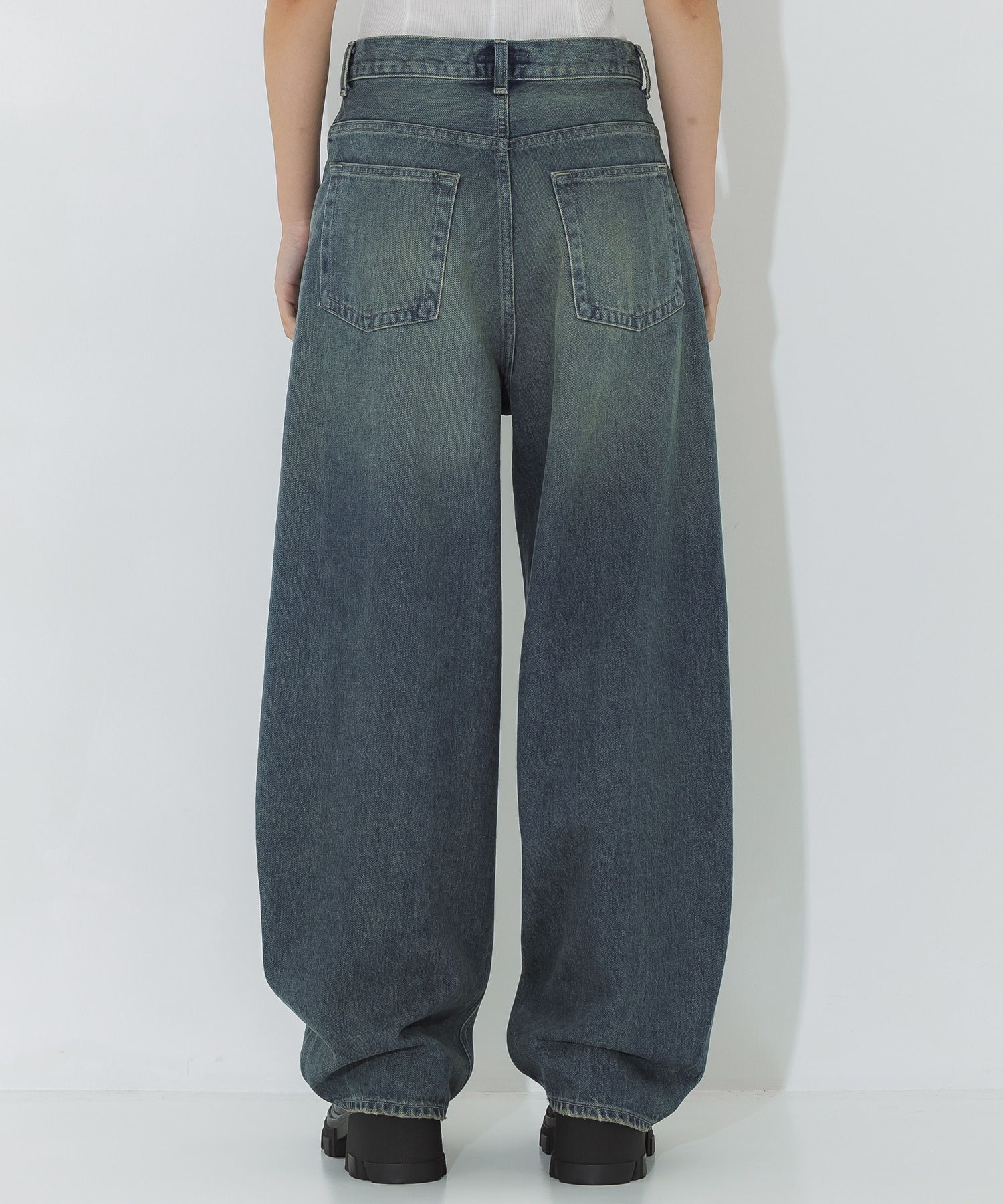 Barrel Leg Jeans STUDIOUS