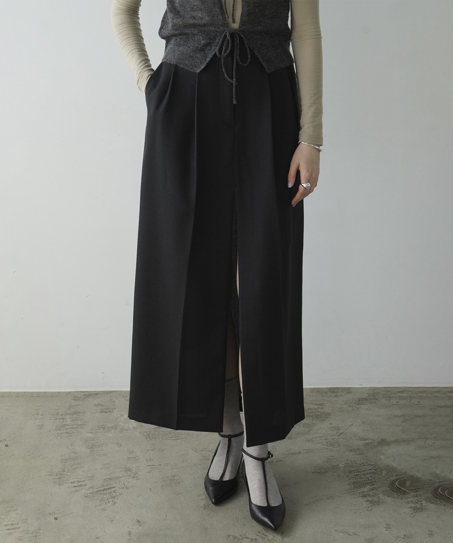 FRONT SLIT TUCK SKIRT CLANE