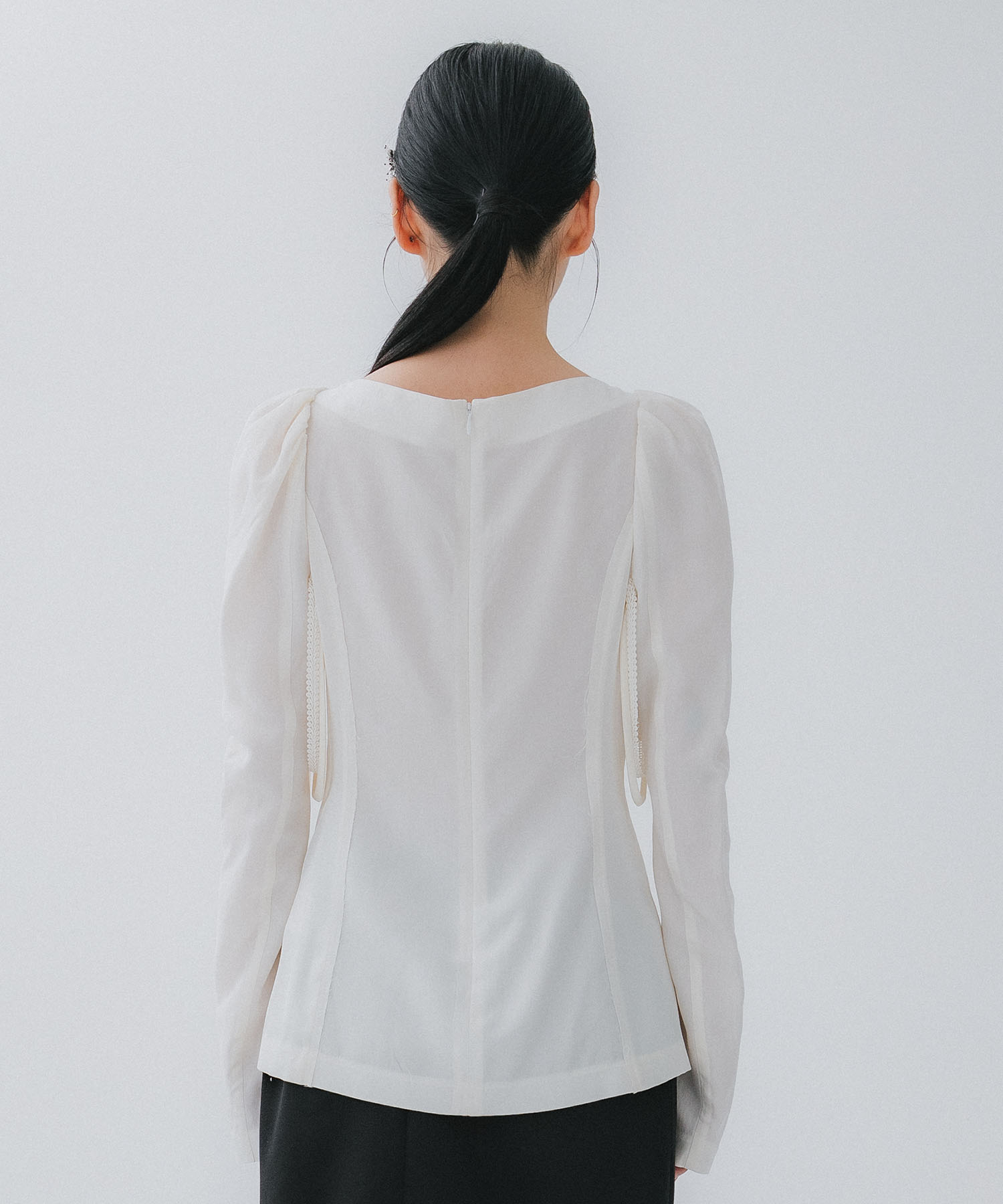 layered bra puff sleeve blouse tanakadaisuke