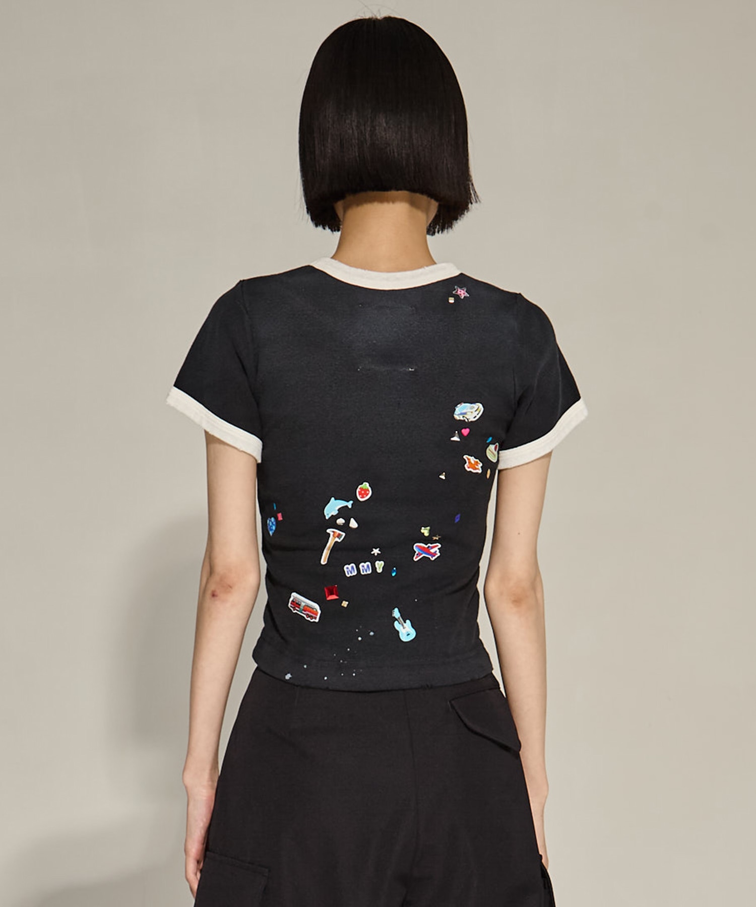 SMILY FACE PRINTED STICKER MINI TEE Maison MIHARA YASUHIRO