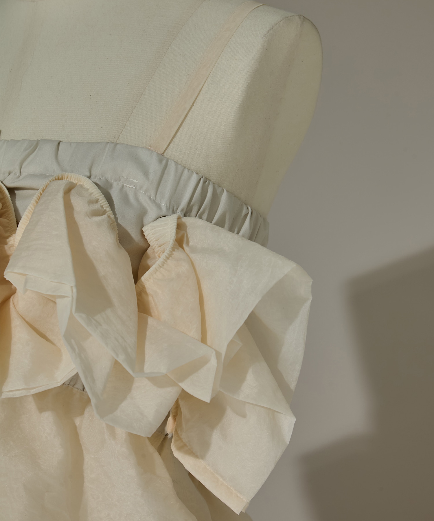 別注frower frill vest HOUGA