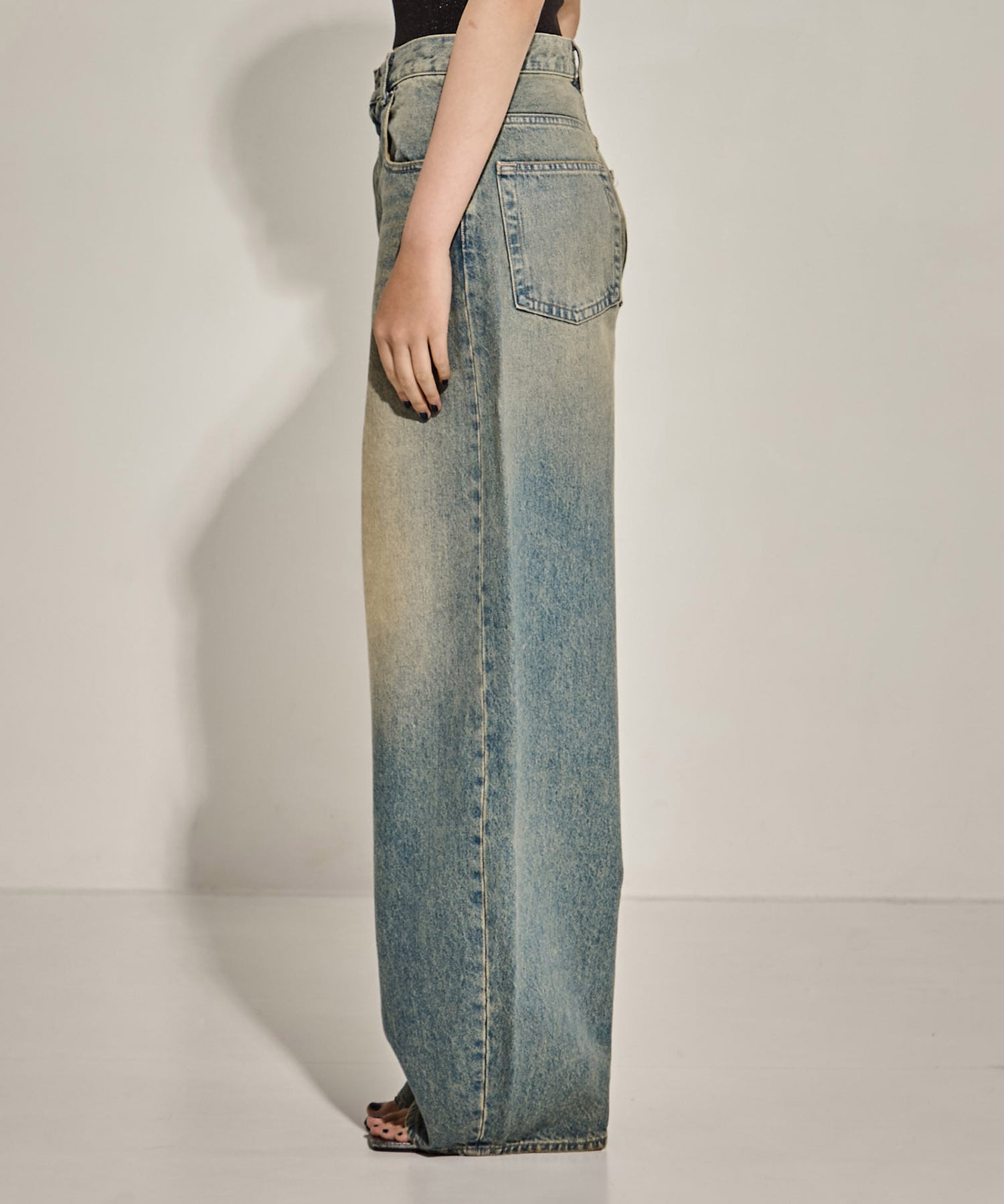 Damaged Barrel Leg Jeans STUDIOUS