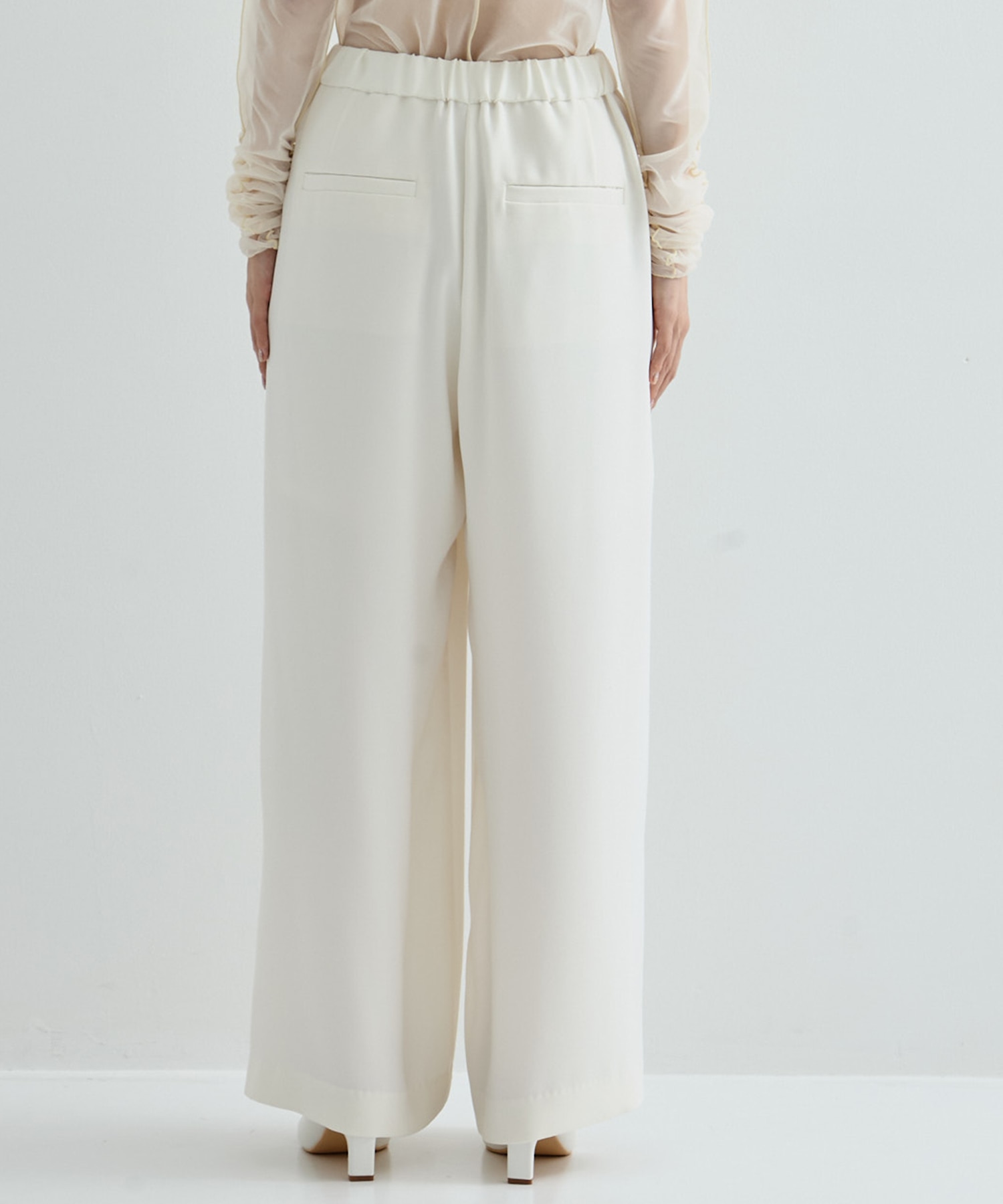 BACK SATIN SIDE SLIT PANTS STUDIOUS