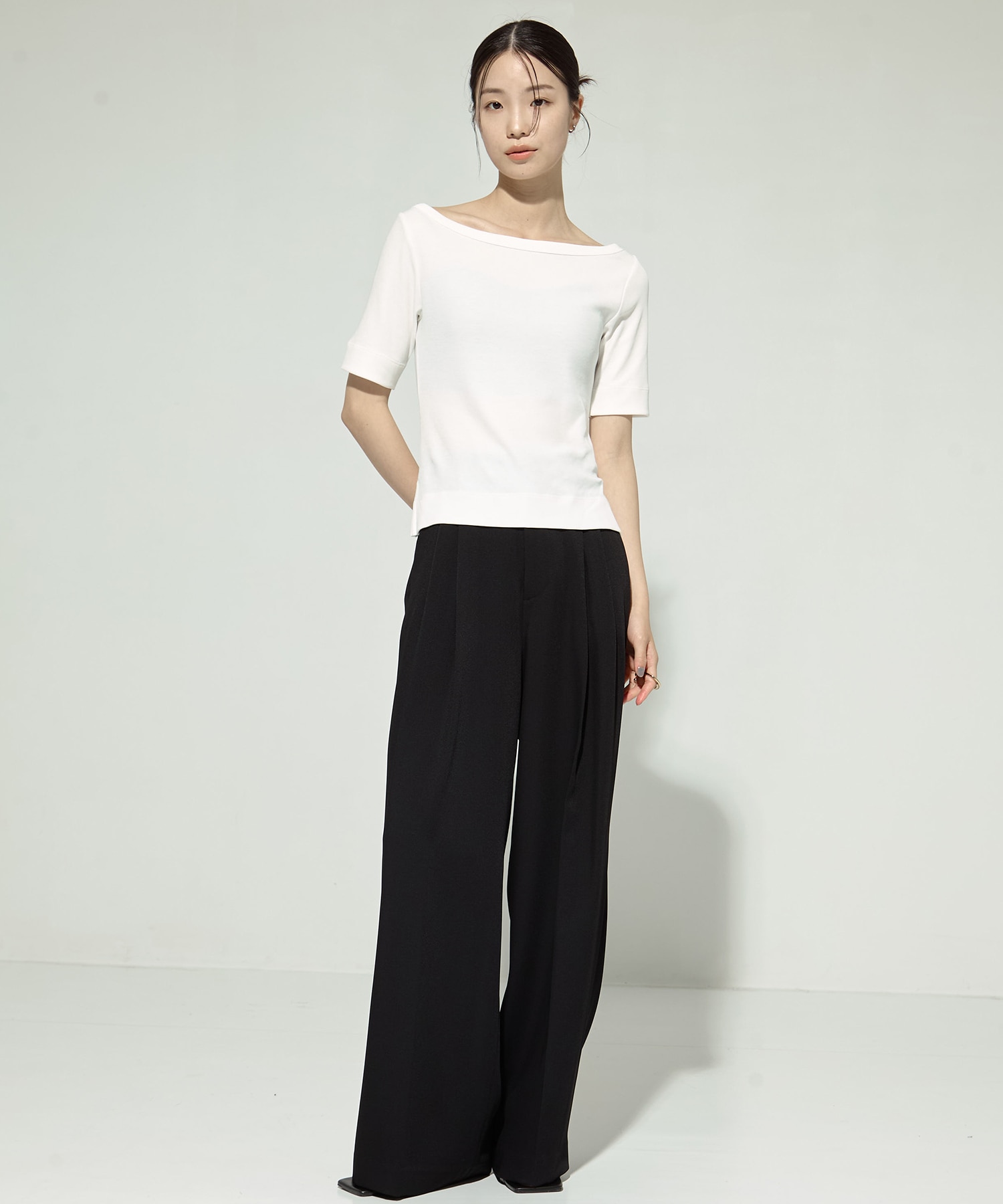 Luxury Smooth Boat Neck Tee STUDIOUS