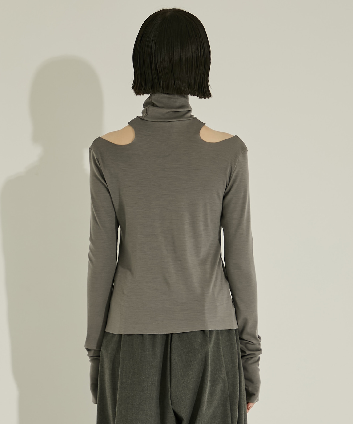 WOOL RIB HOLLOWED OUT TURTLE NECK TOP JOHN LAWRENCE SULLIVAN