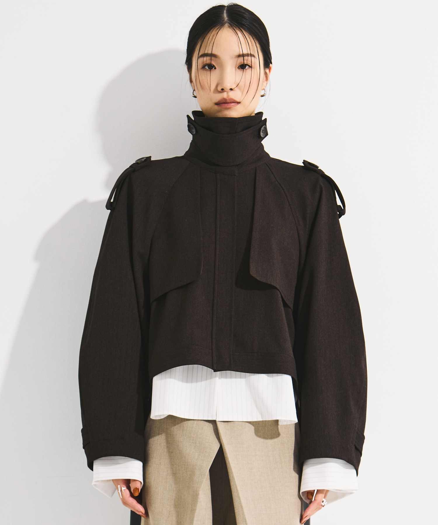 BACK GATHER SHORT TRENCH BLOUSON STUDIOUS