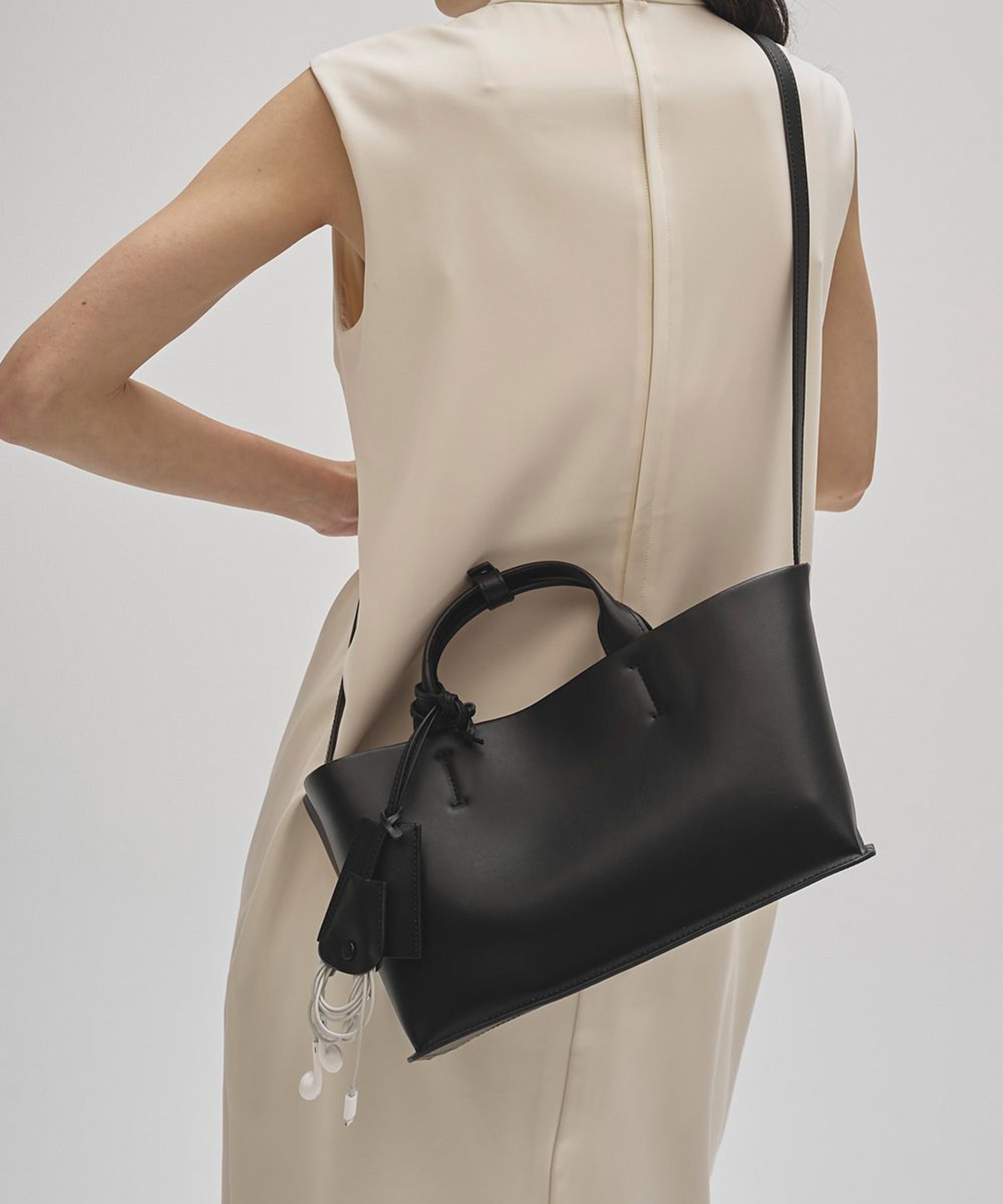 Useful Leather Bag (M) TODAYFUL