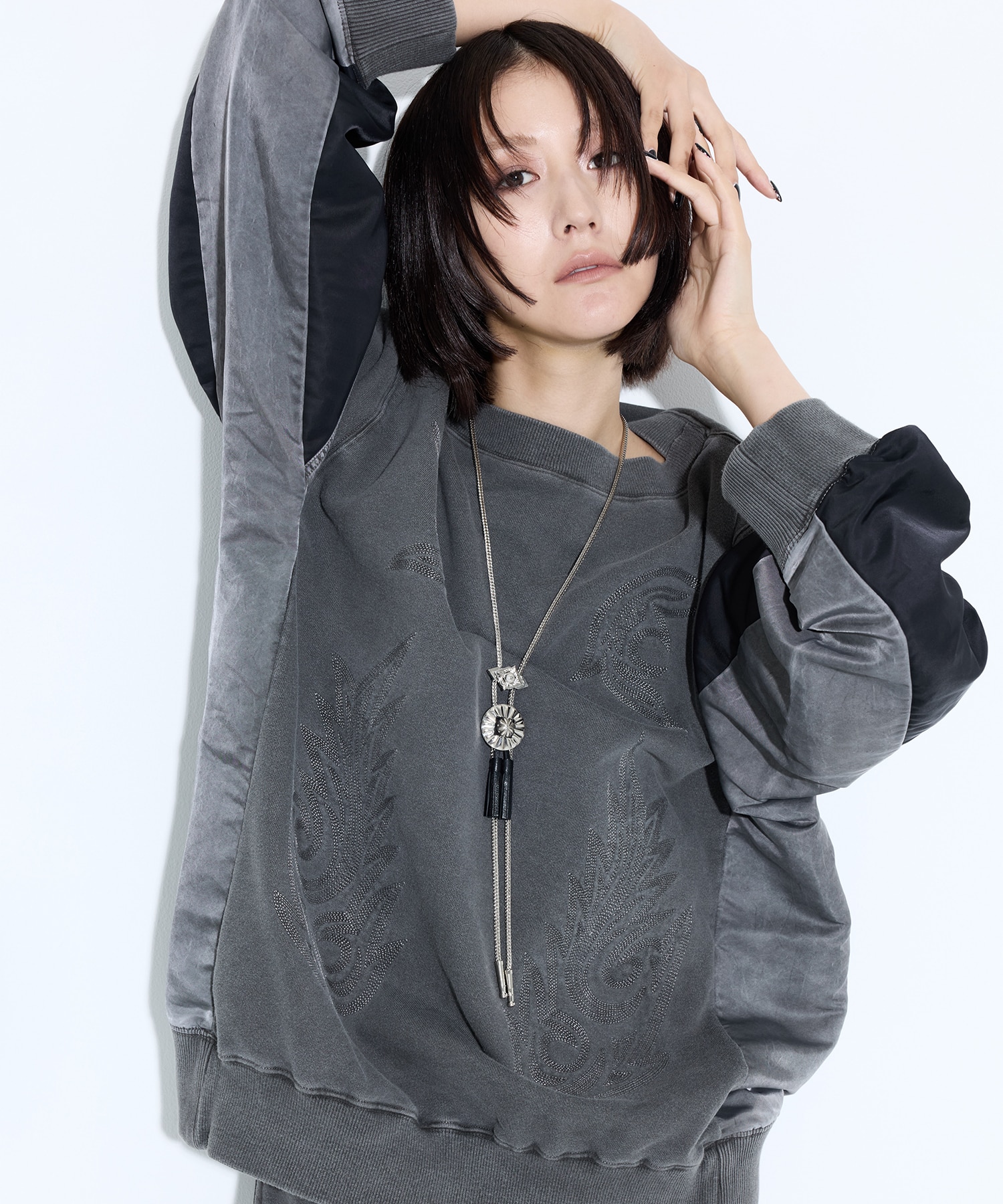 Metal loop tie TOGA