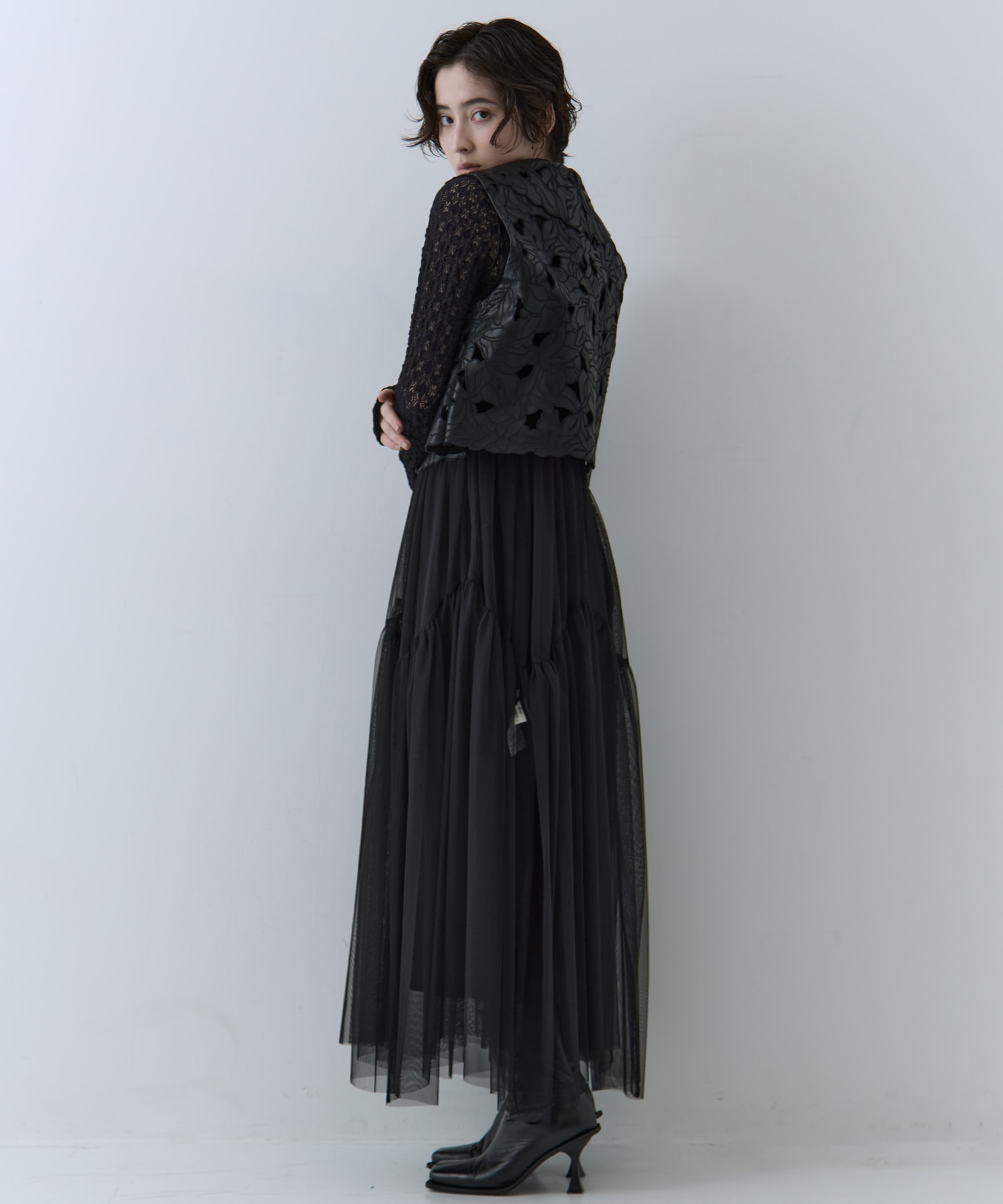 UND LACE CUTWORK VEST　TOP AMERI