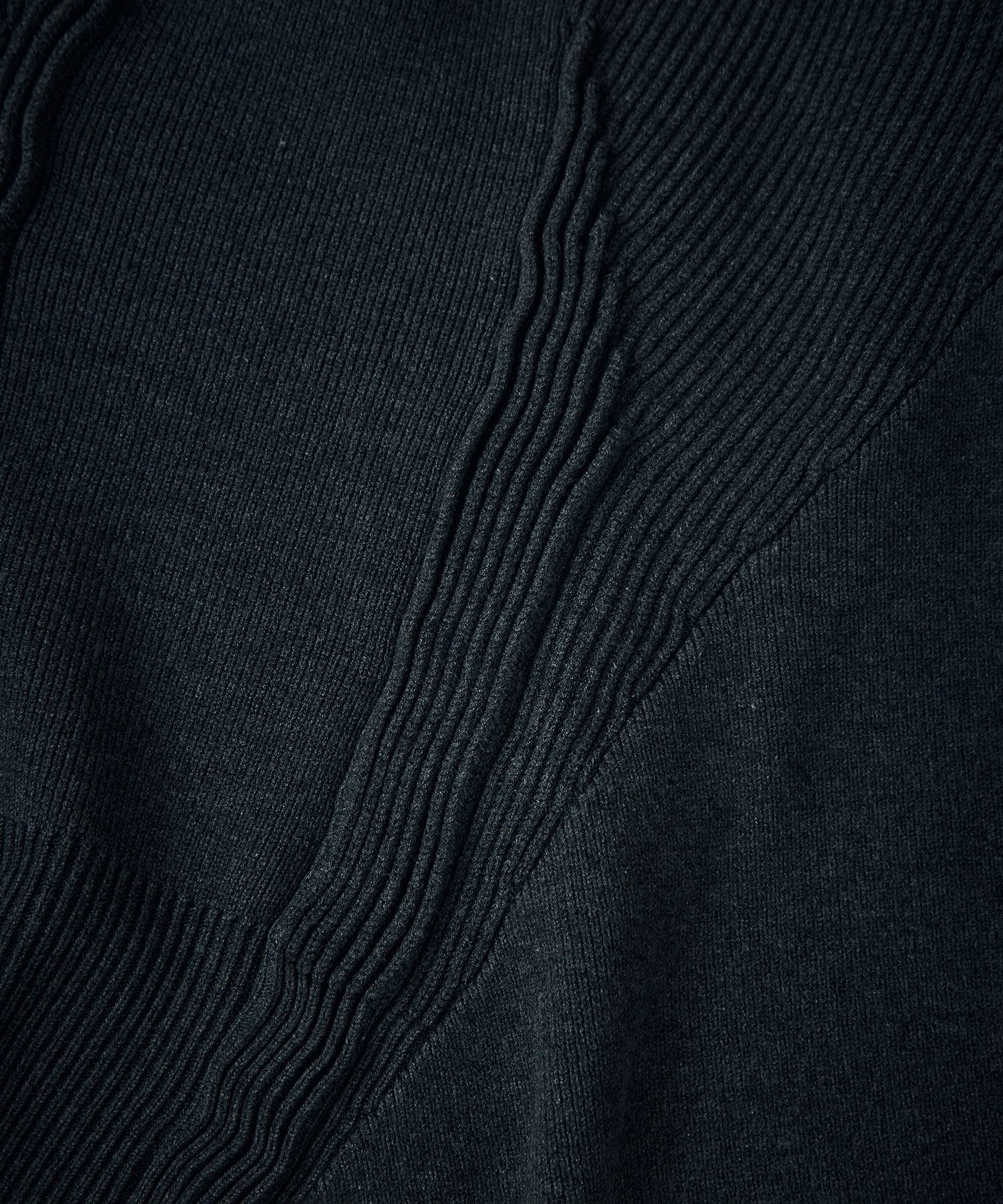 PIN TUCK HALF ZIP TOP UN3D.