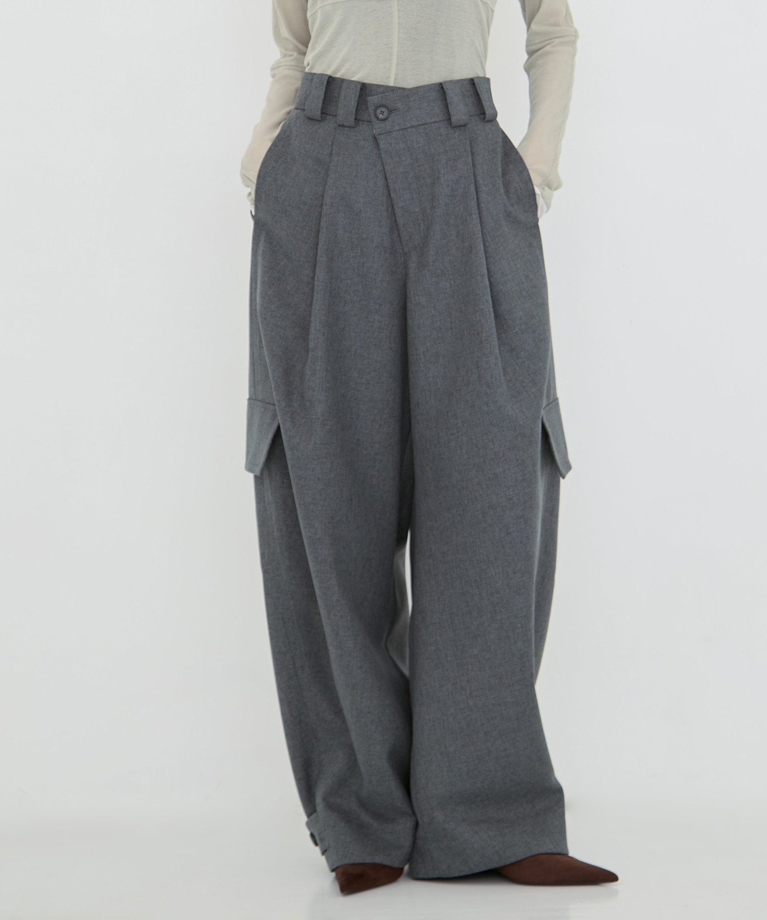 Barrel Leg Cargo Trousers STUDIOUS