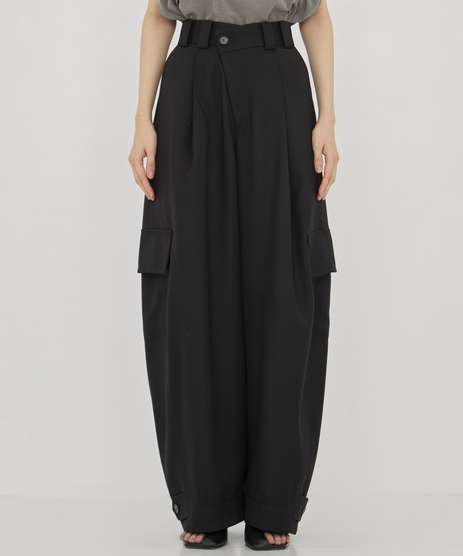 Barrel Leg Cargo Trousers STUDIOUS