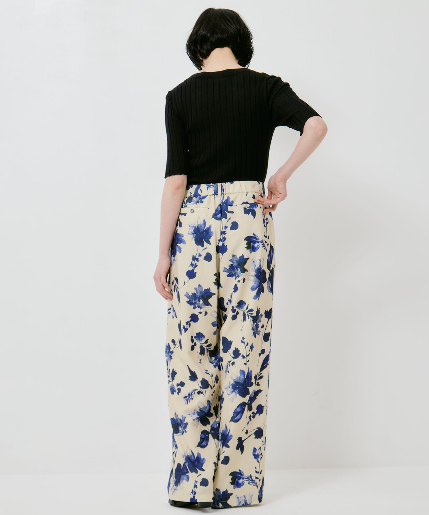 GRAINY FLOWER STRAIGHT PANTS AMERI