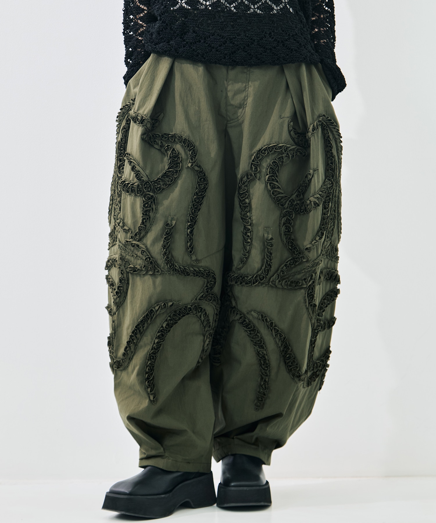 WIDE TATOO EMBROIDERY PANTS TAAKK