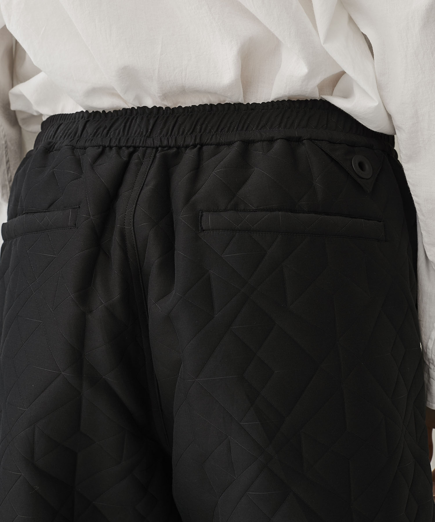 PARQUEST JACQUARD EASY SHORT PANTS White Mountaineering