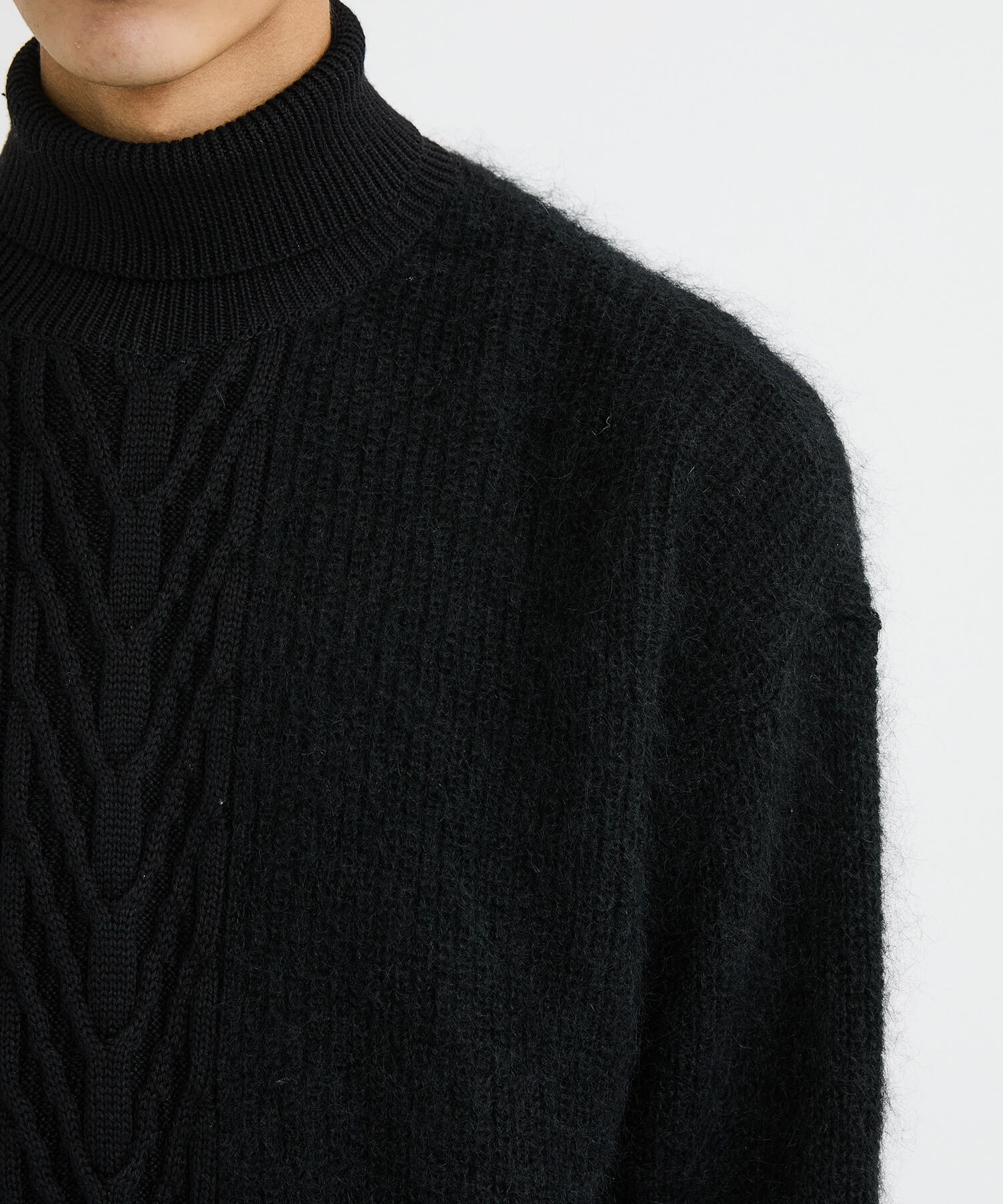 SWITCHING MOHAIR TURTLE KNIT JUHA