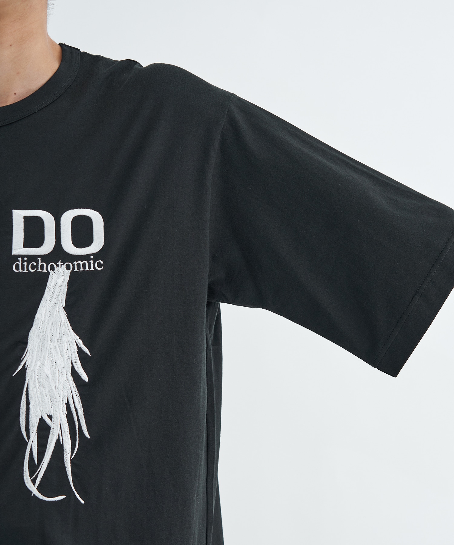 BIRD FEATHER S/S BIG T SHAREEF