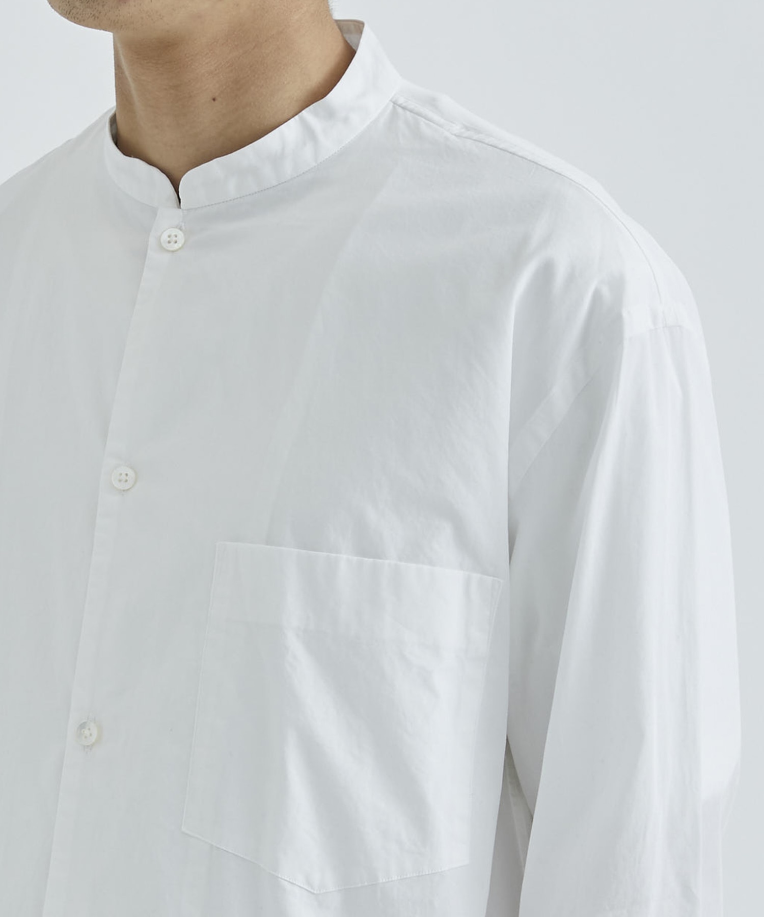 Chambray Stand Collar Cuffless Shirt(2 WHITE): blurhms: MENS