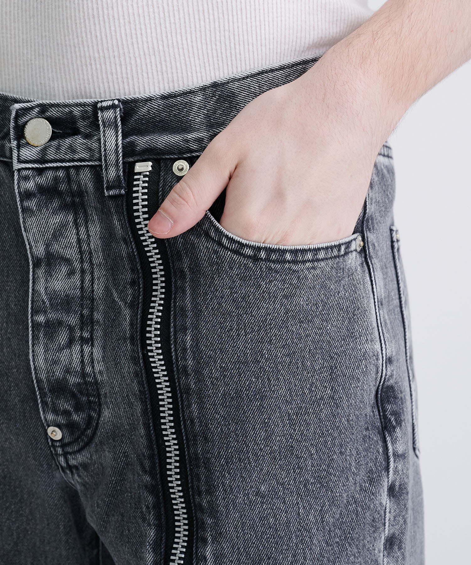 WASHED DENIM ZIPPED PANTS｜JOHN LAERWNCE SULLIVAN