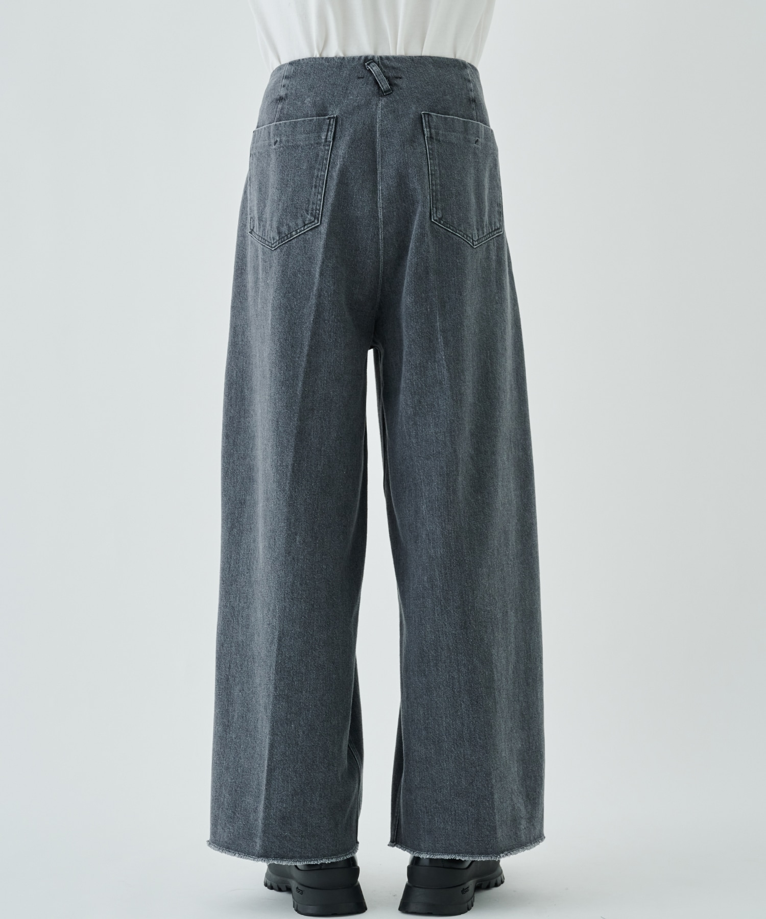 別注〉TUCK BAGGY DENIM| saby