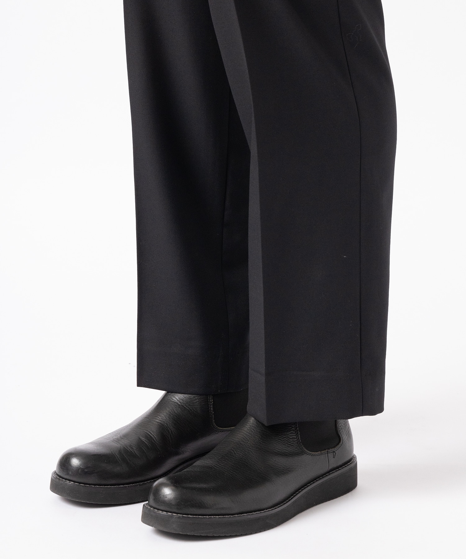 ONE TUCK TAPERED TROUSERS MARKAWARE/marka