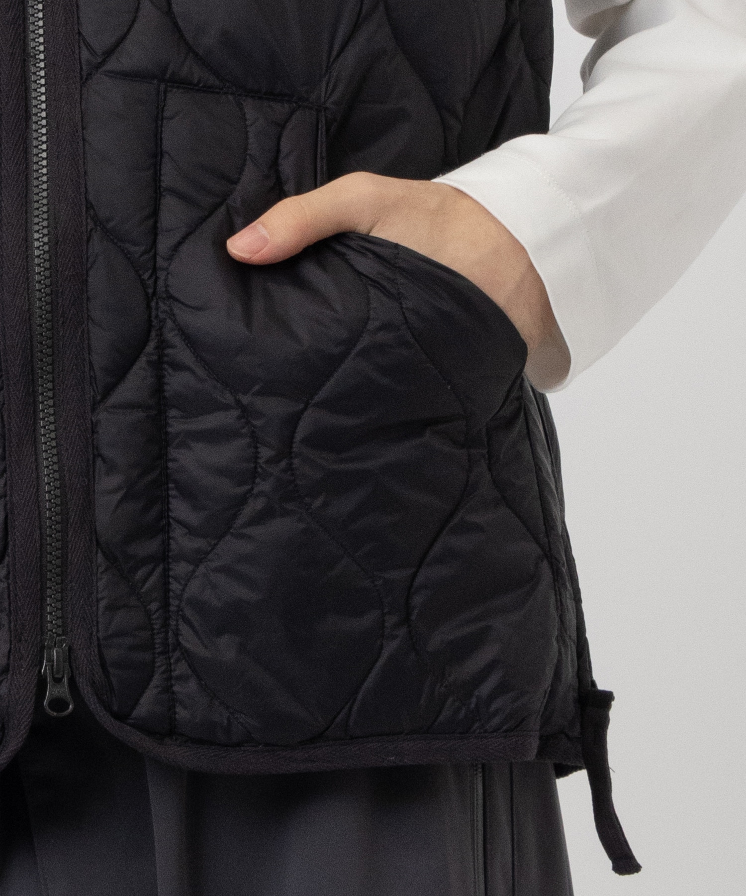 MILITARY V NECK W-ZIP DOWN VEST SOFT SHELL TAION/TAION EXTRA