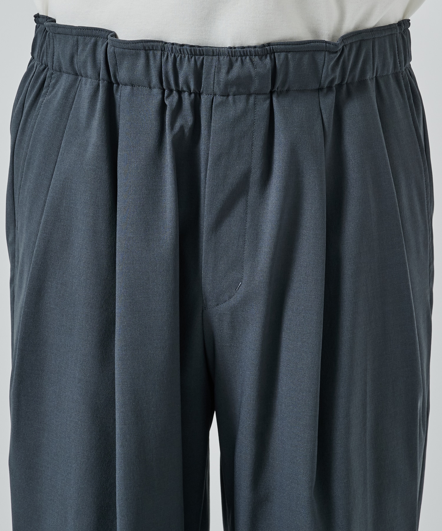 〈別注〉TWO TUCK EASY TROUSERS MARKAWARE/marka
