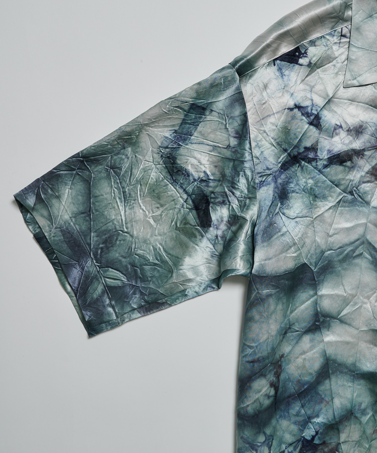 Slit Sleeve Open Collar Shirt UJOH HOMME