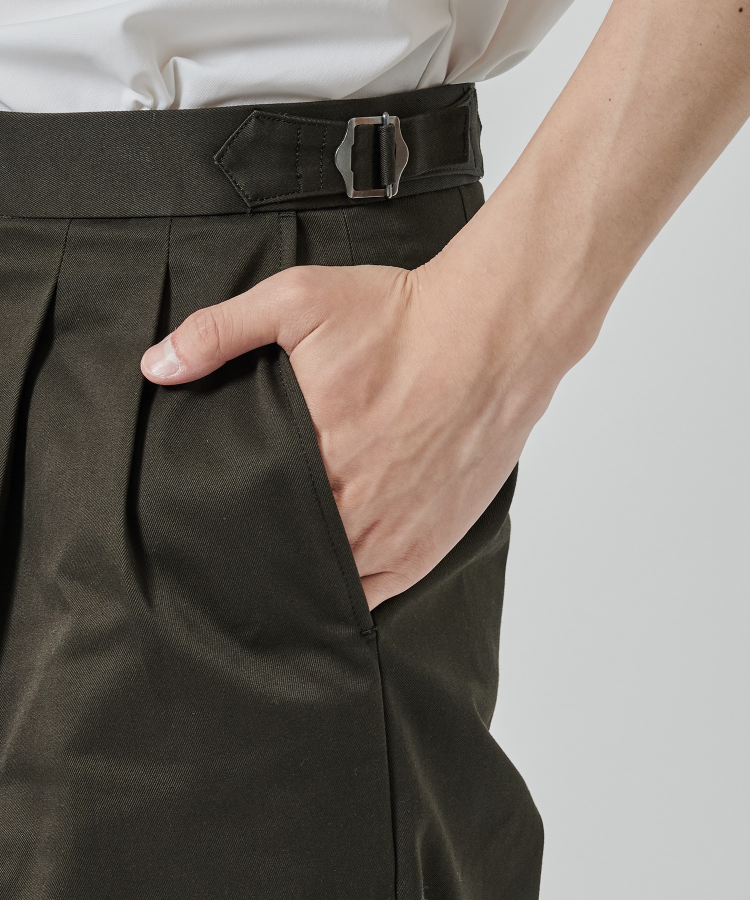 TWO TUCK CROPPED TROUSERS MARKAWARE/marka