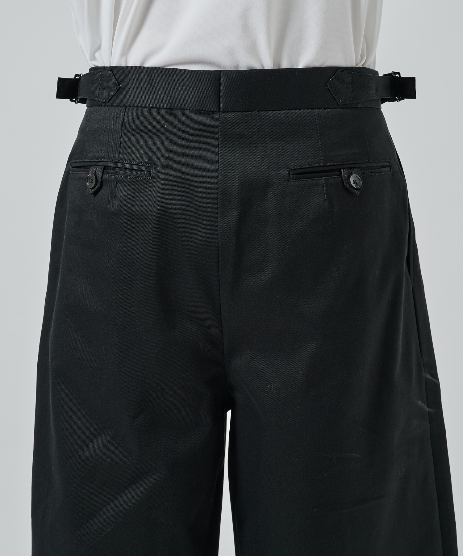 TWO TUCK CROPPED TROUSERS MARKAWARE/marka