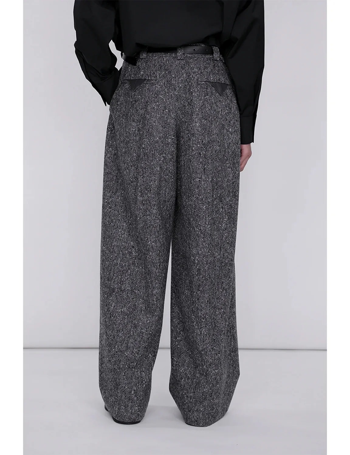 Extra Volumed Tapered Pants th products