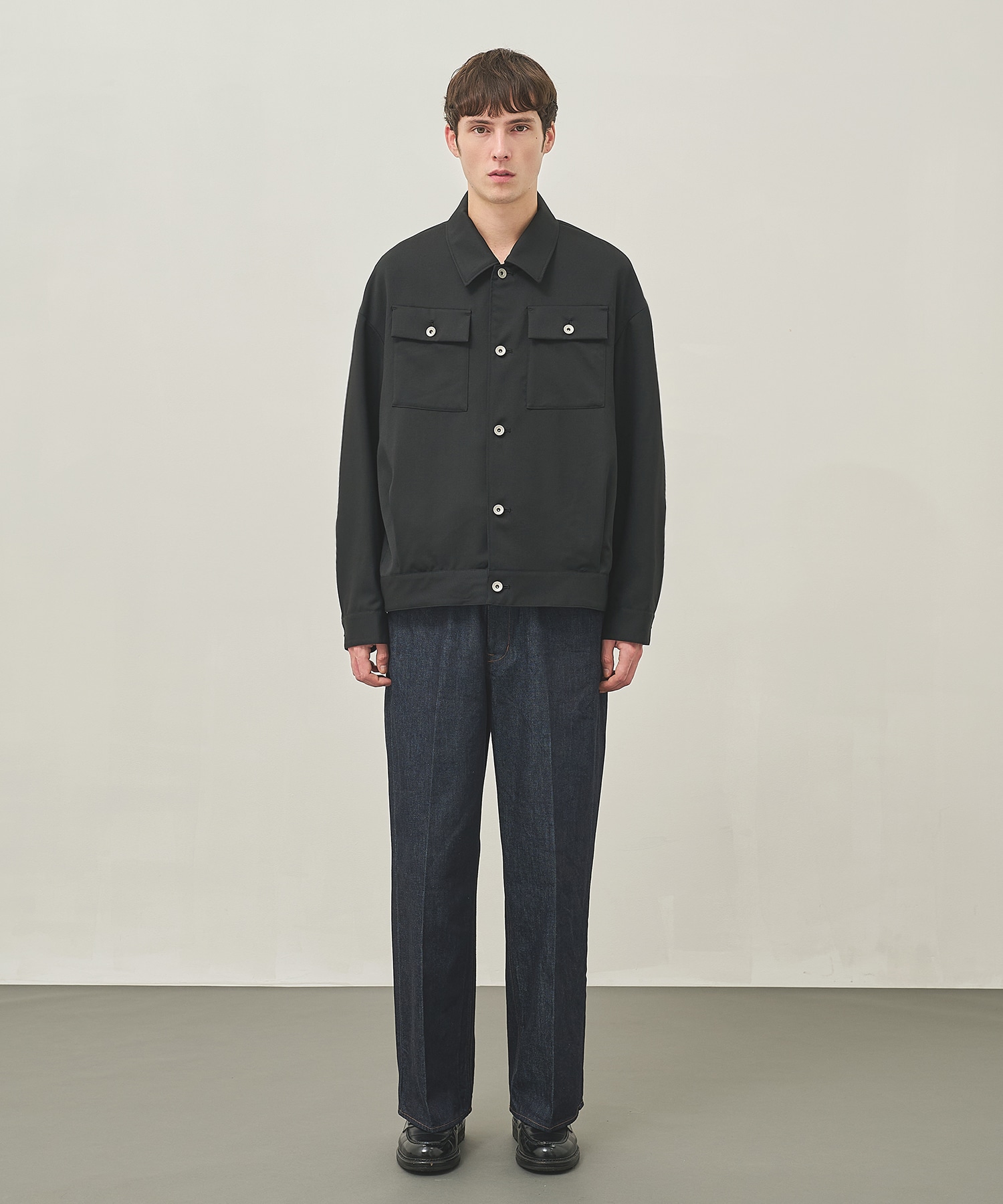 センタープレスが"消えない"デニム STUDIOUS