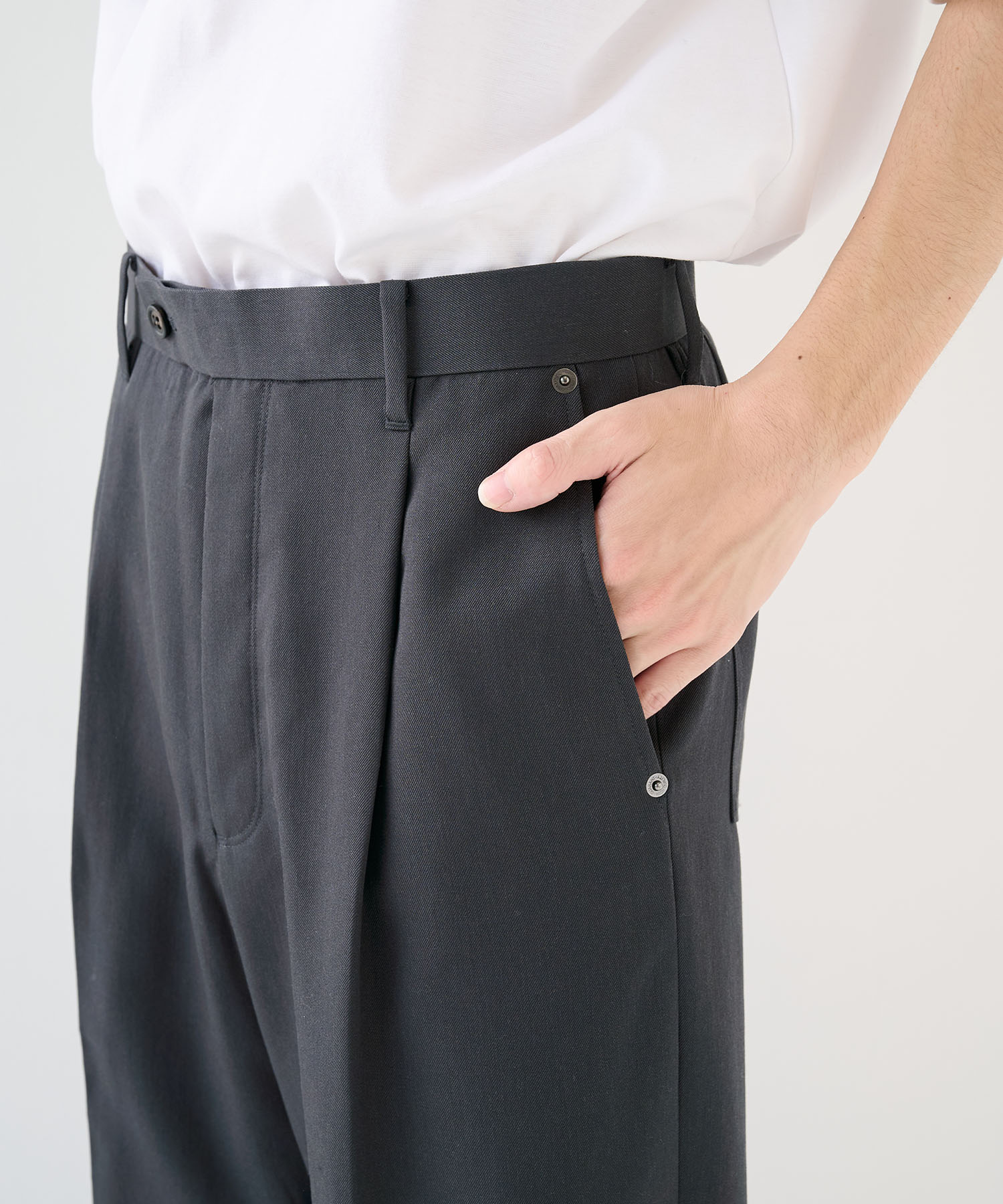 シングルタックワイドトラウザー SASAKI SATORU