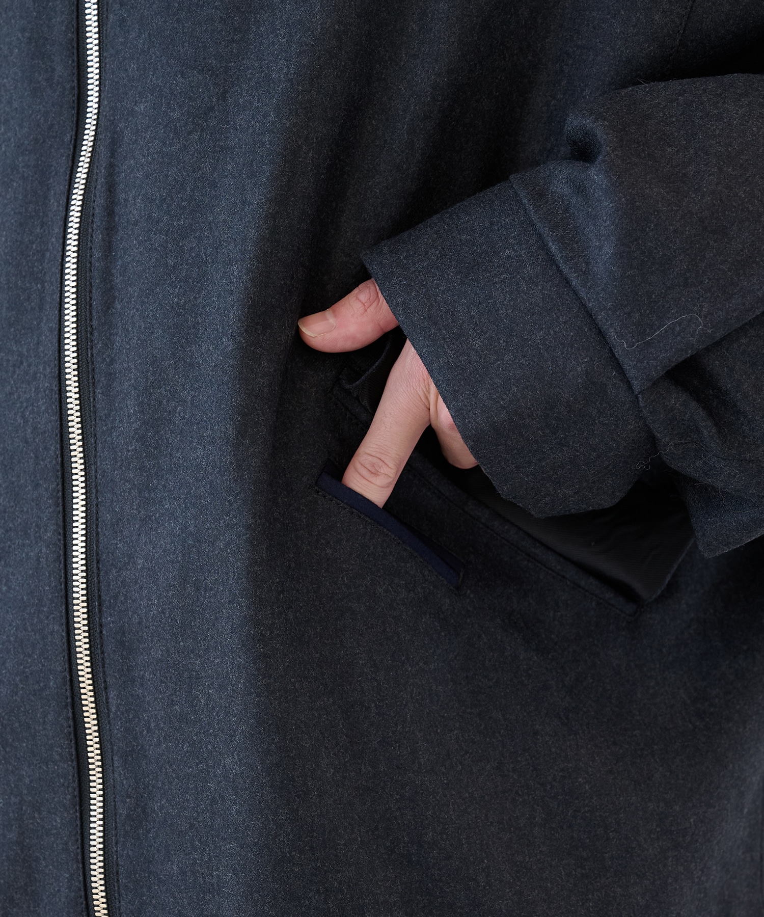 2/72強圧縮フラノ　ブルゾン SHAREEF