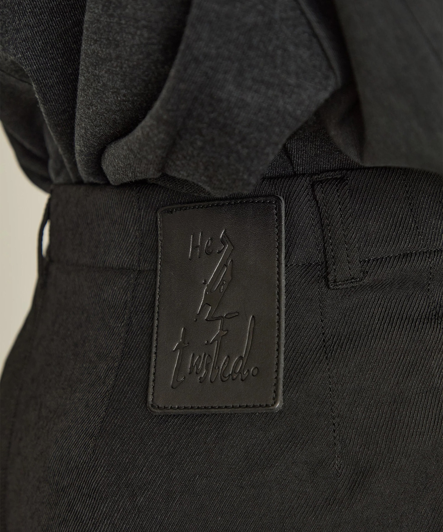 He is twitted  PANTS I'm here