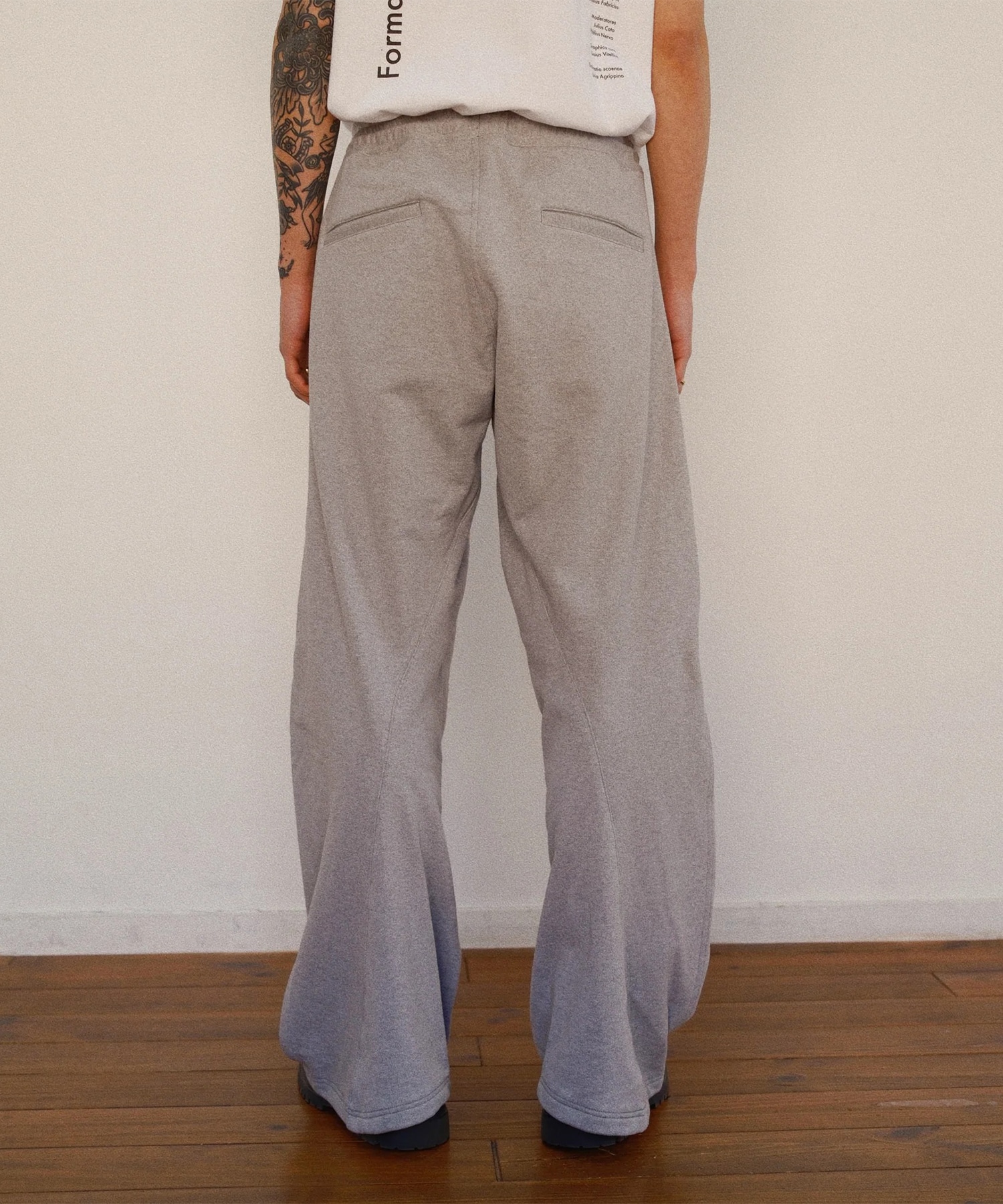 3D cutting sweat pants KHOKI