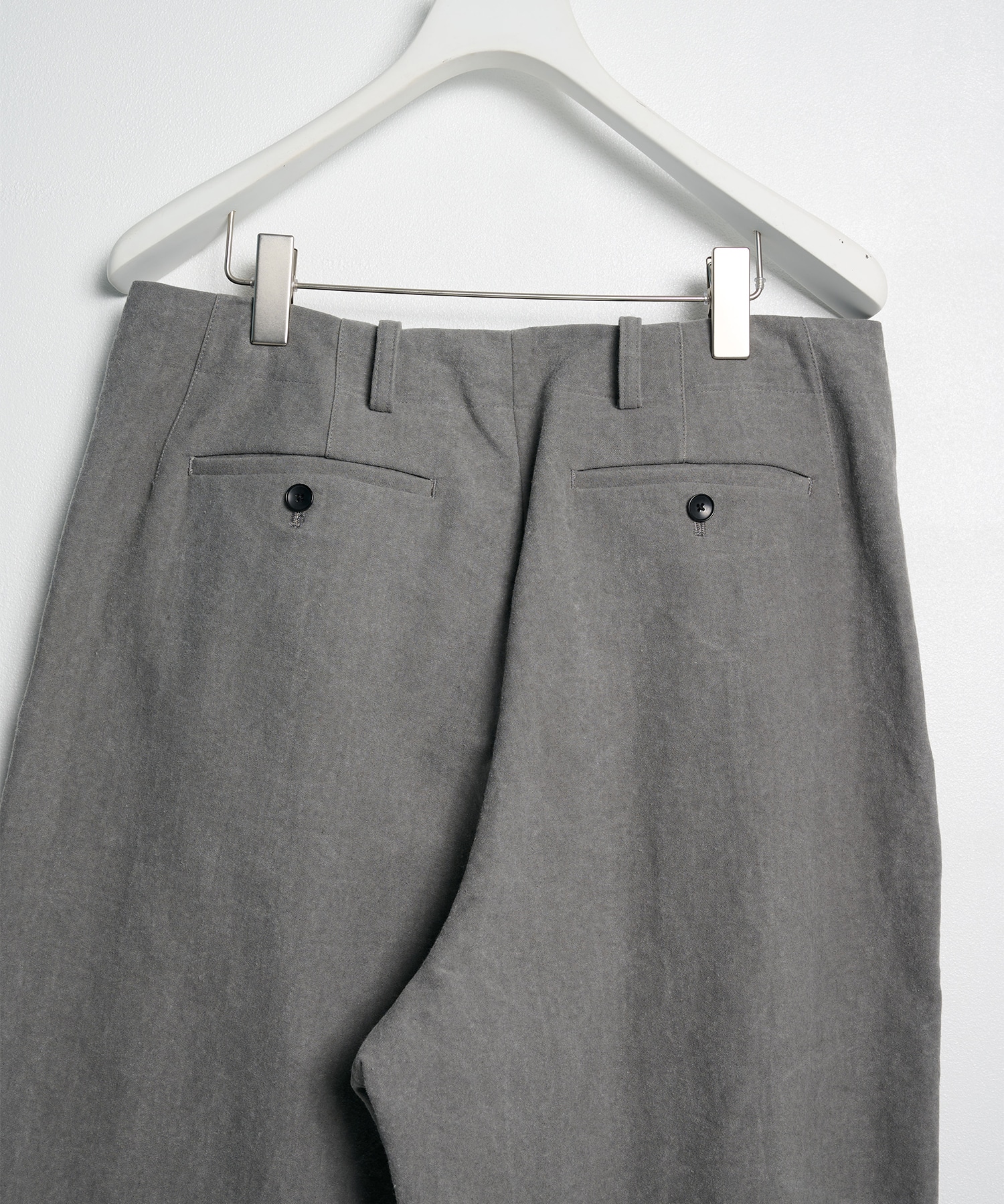 3 Tucks Tapered Pants AXIS