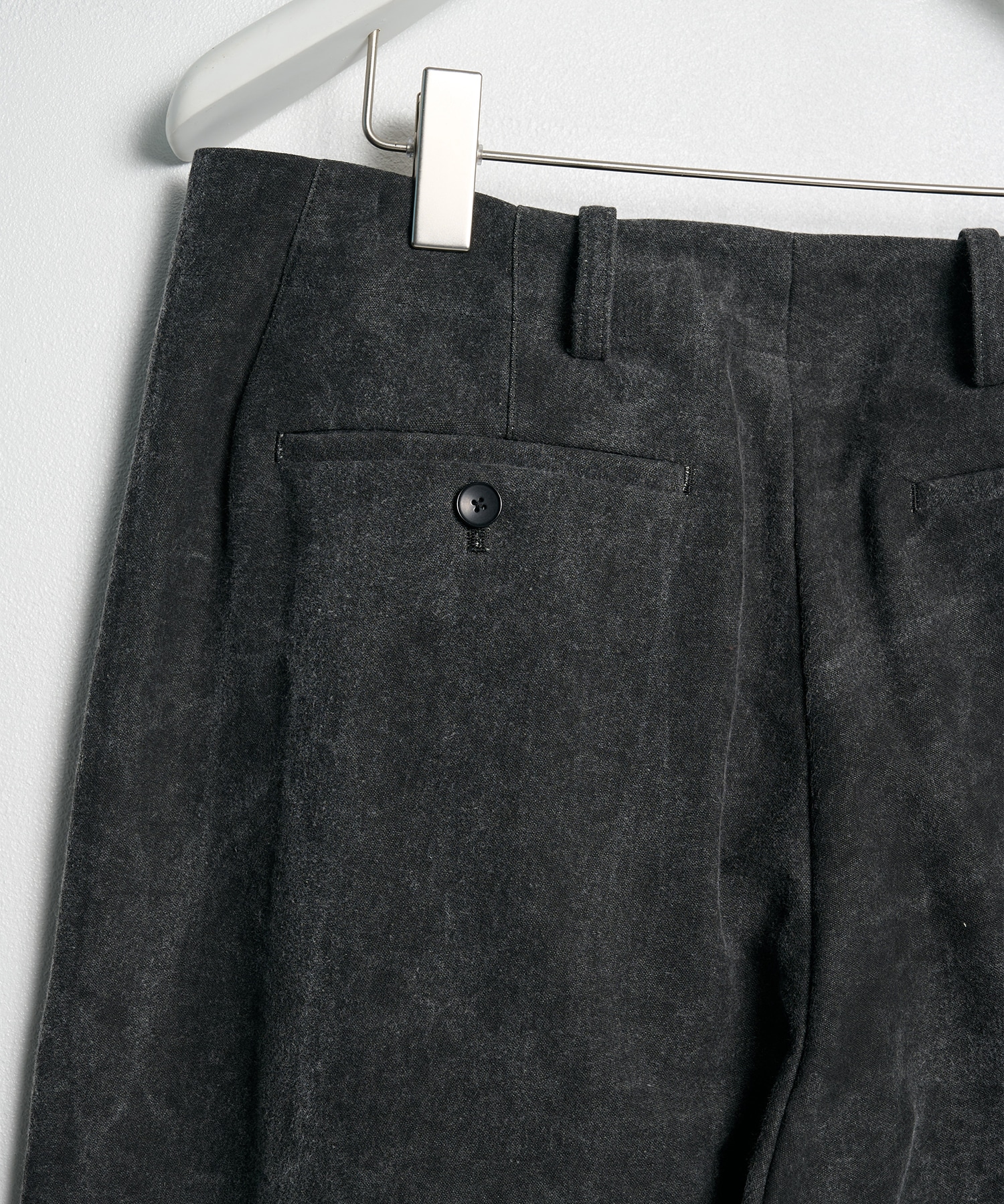 3 Tucks Tapered Pants AXIS