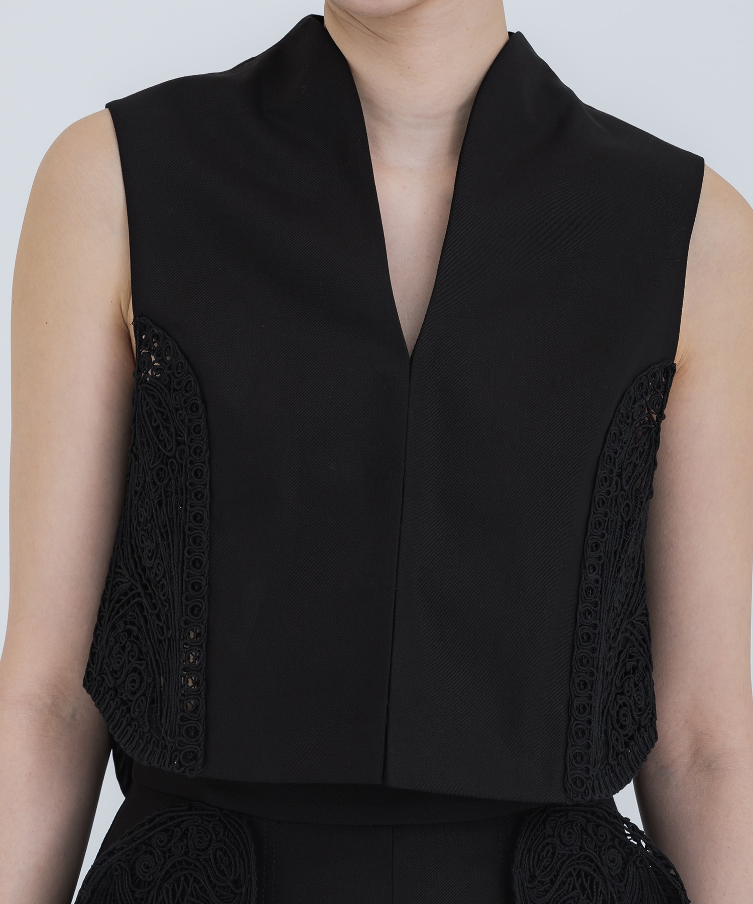 Cording Embroidery Detail Cotton Vest(1 BLACK): Mame Kurogouchi 