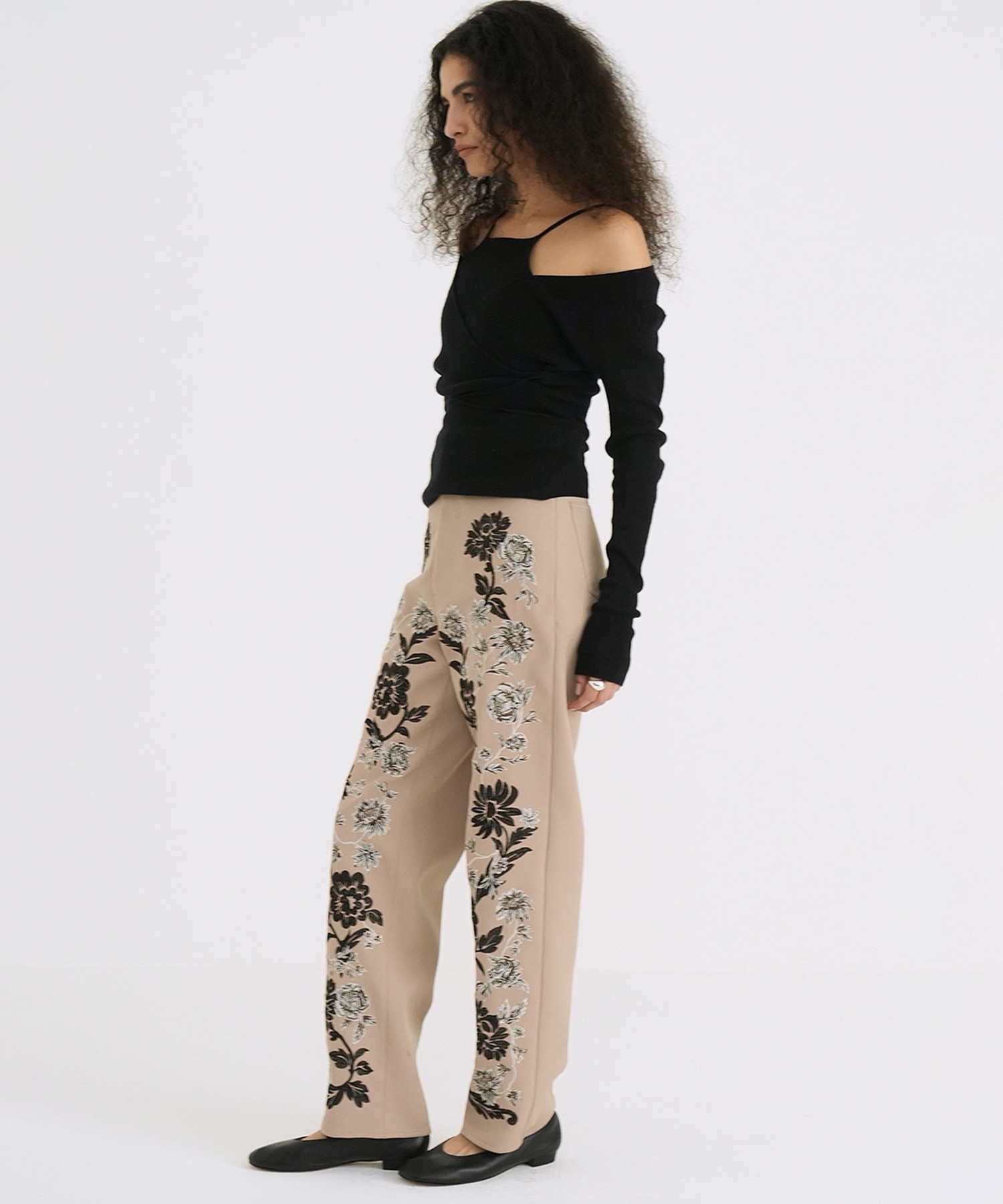 FLOWER EMBROIDERY PANTS CLANE