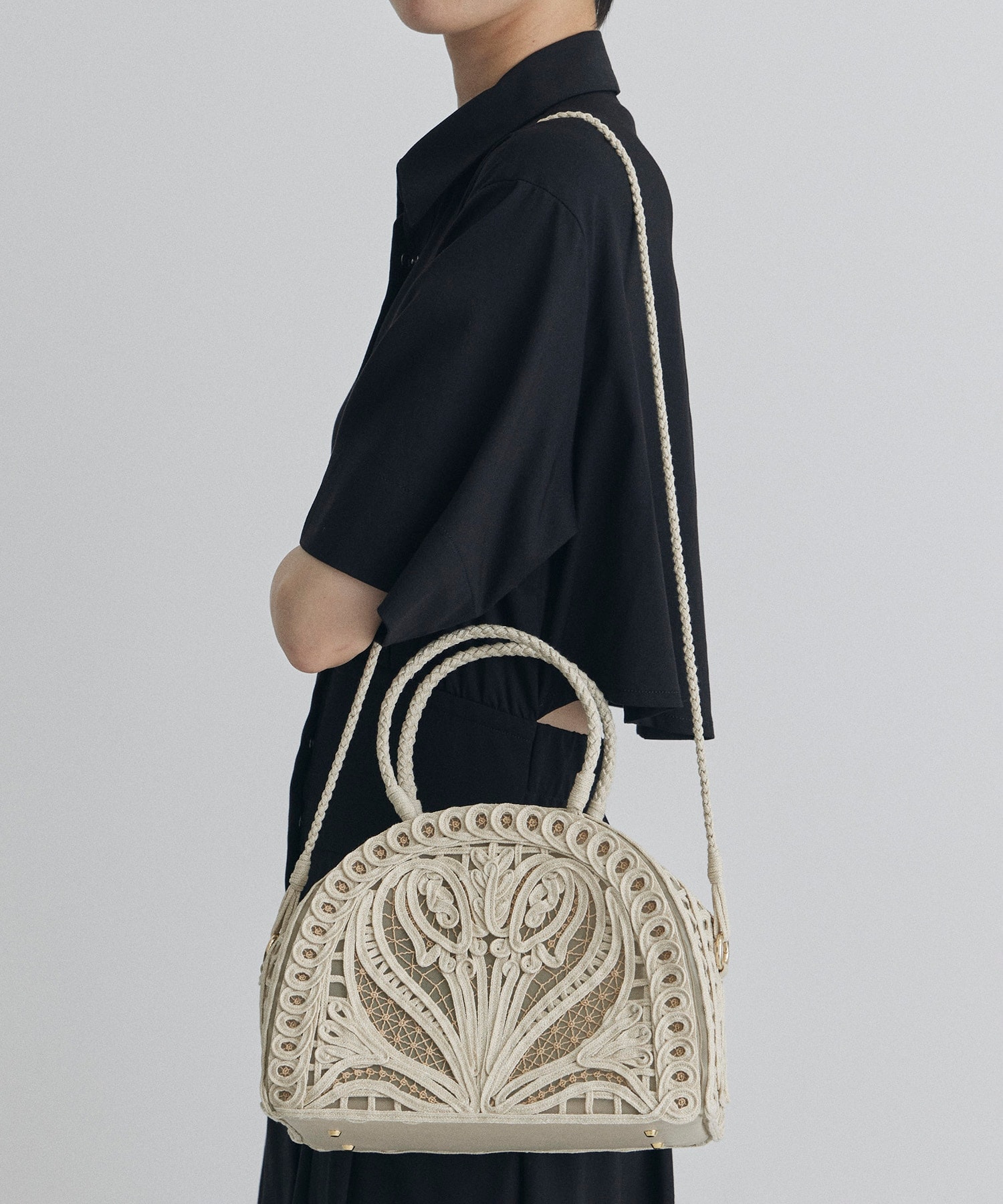 Cording Embroidery Demi Lune Handbag(FREE BEIGE): Mame Kurogouchi 