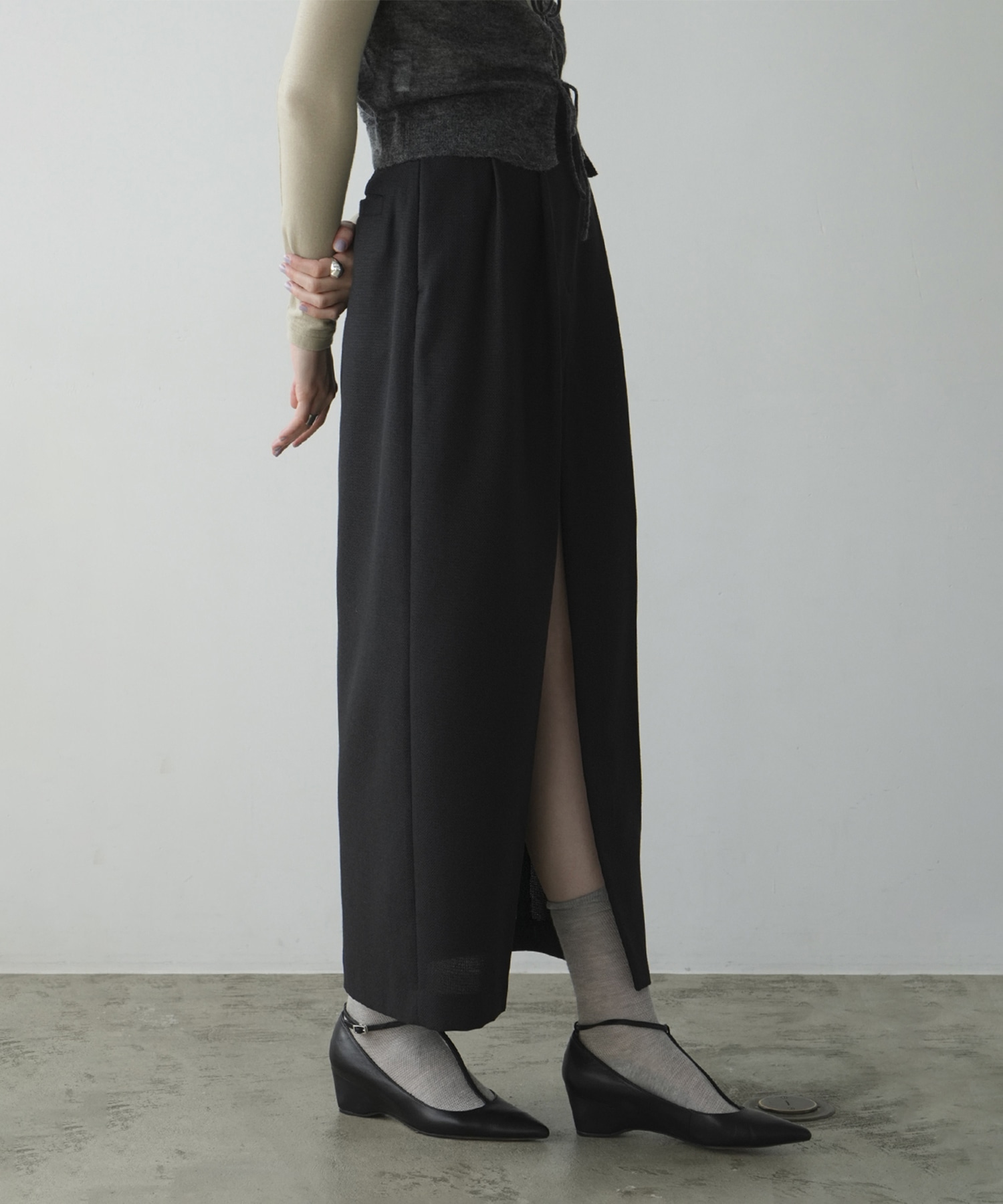 FRONT SLIT TUCK SKIRT CLANE